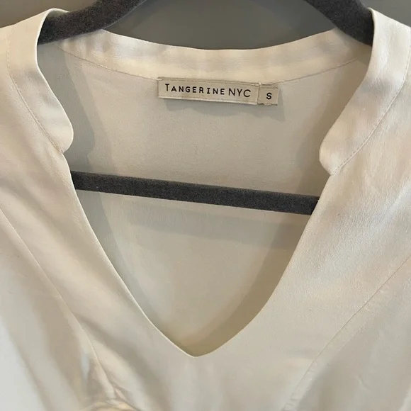 Tangerine NYC White Flowy V-Neck Blouse | Silky Oversized Top | L - Picture 2 of 4